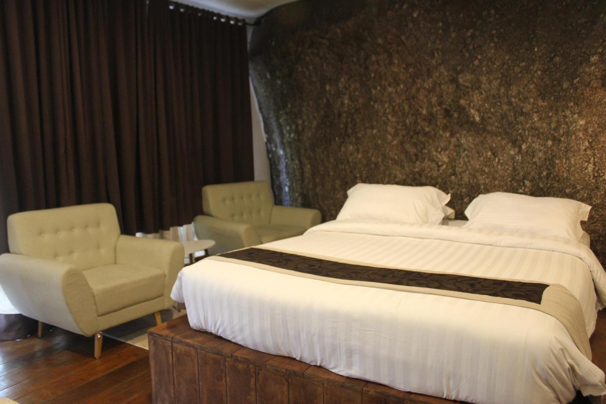 Natuna Dive Resort Ranai Buitenkant foto